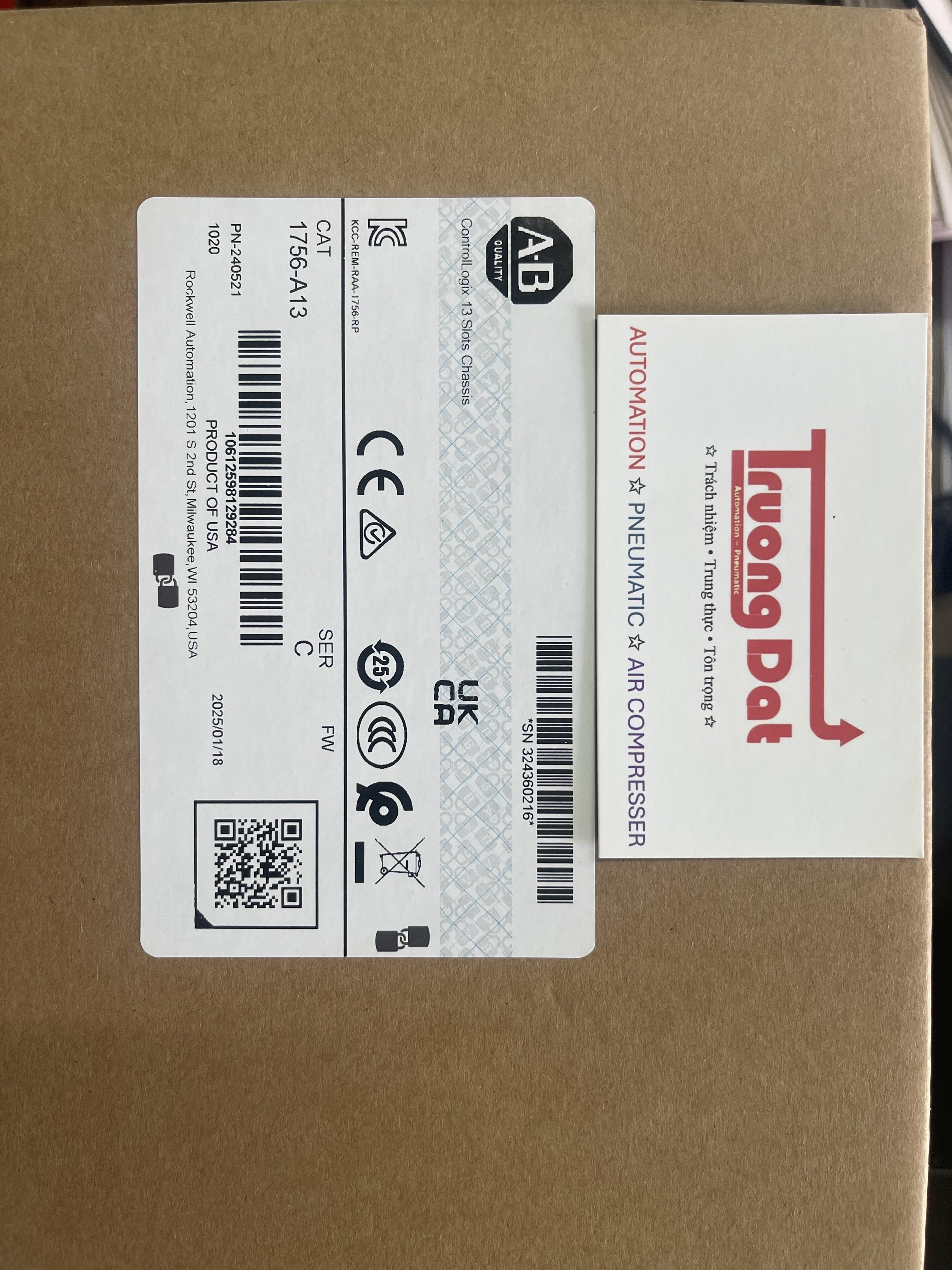 1756-A13 Mô đun Allen-Bradley khung (chassis) có 13 khe cắm